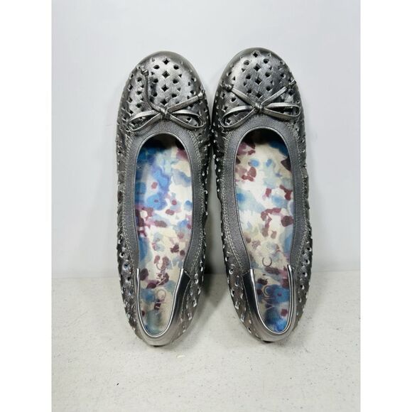 Vionic Silver Ballet Flats Womens 6,5Perforated Leather Comfort Shoes Orthotic - Picture 6 of 7